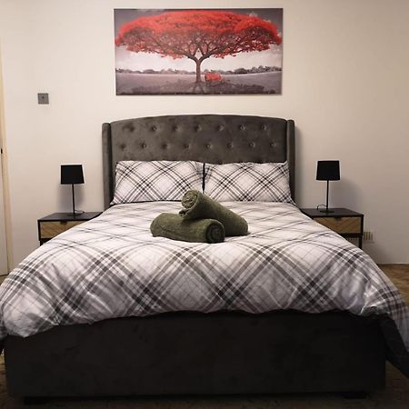 Mossbank House Luton Airport Hotel ภายนอก รูปภาพ