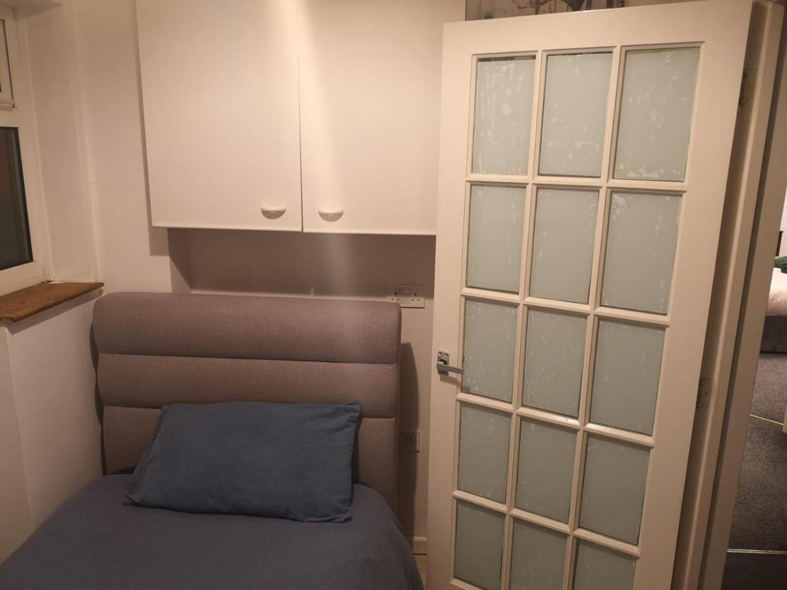 Mossbank House Luton Airport Hotel ภายนอก รูปภาพ